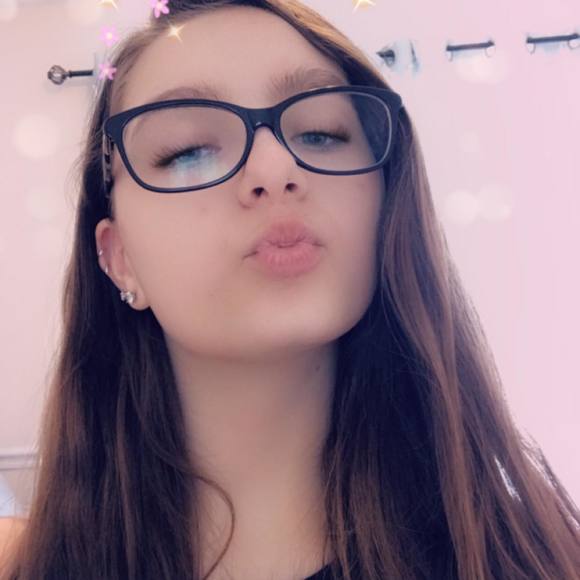 Meet your Posher, Emma - Picture 1 of 1